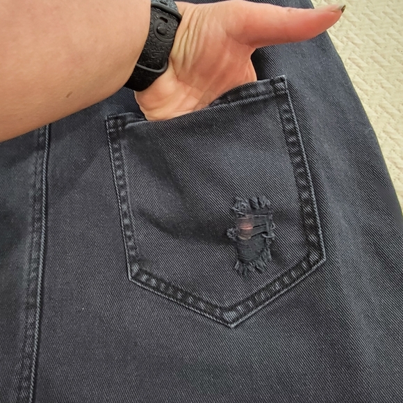 Cello Black Distressed Denim Overall Dress Size Medium Fringe Frayed Hem - Picture 10 of 13